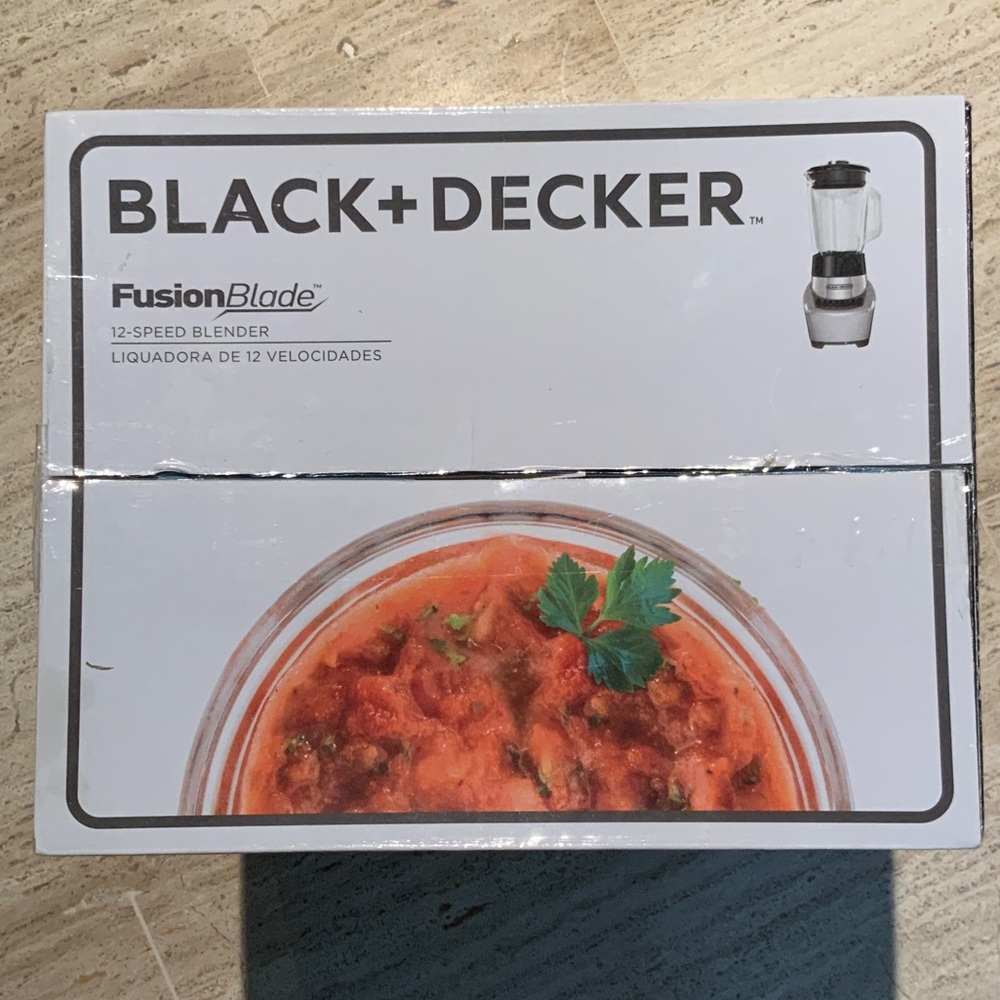 Black & Decker 12-Speed Blender - Black and Silver - Picture 4 of 4